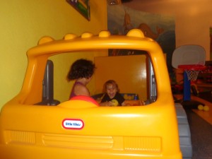 Carmen and Camilo drive a car